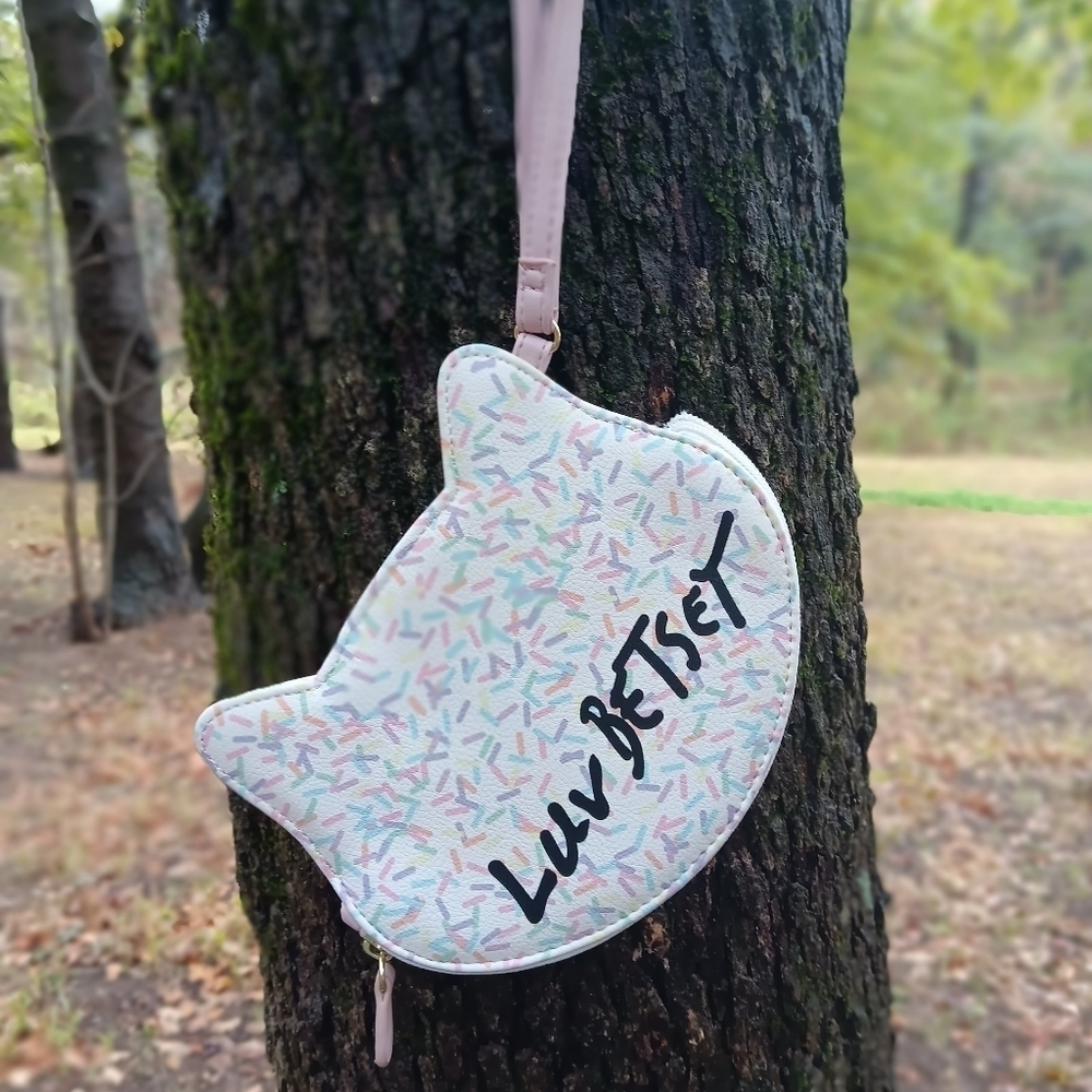 Betsy Johnson kitty bag. - Picture 2 of 5